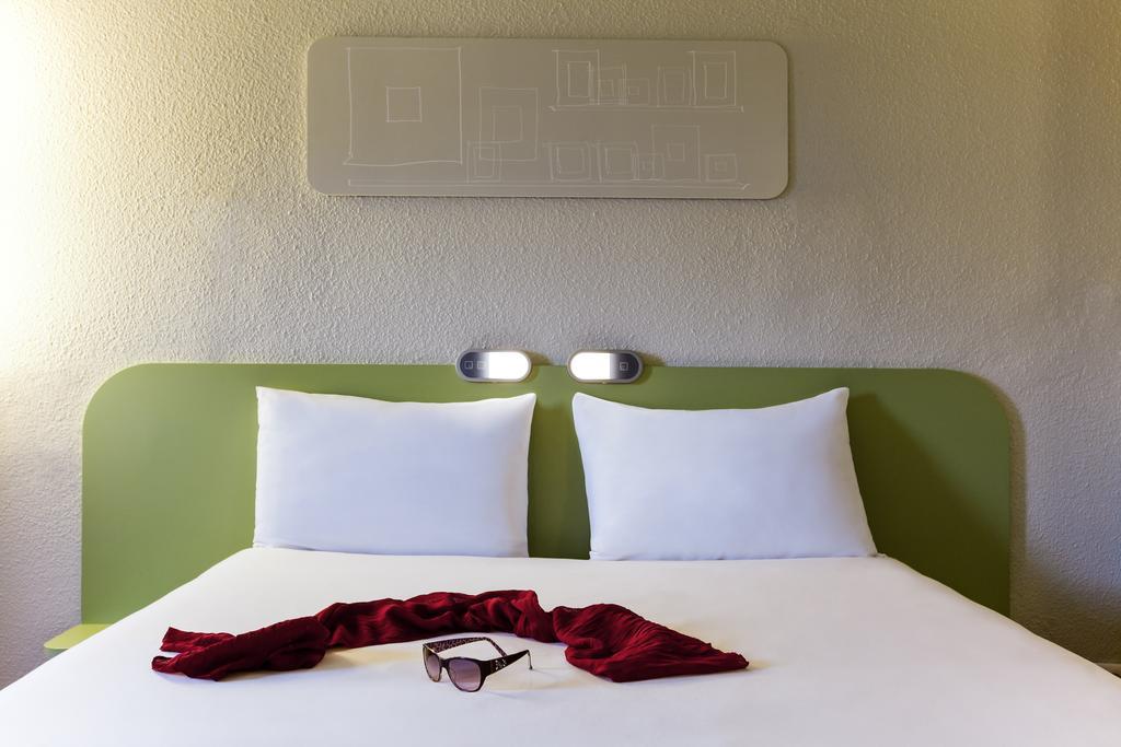 Ibis Budget Valenciennes Petite Forêt Exterior foto