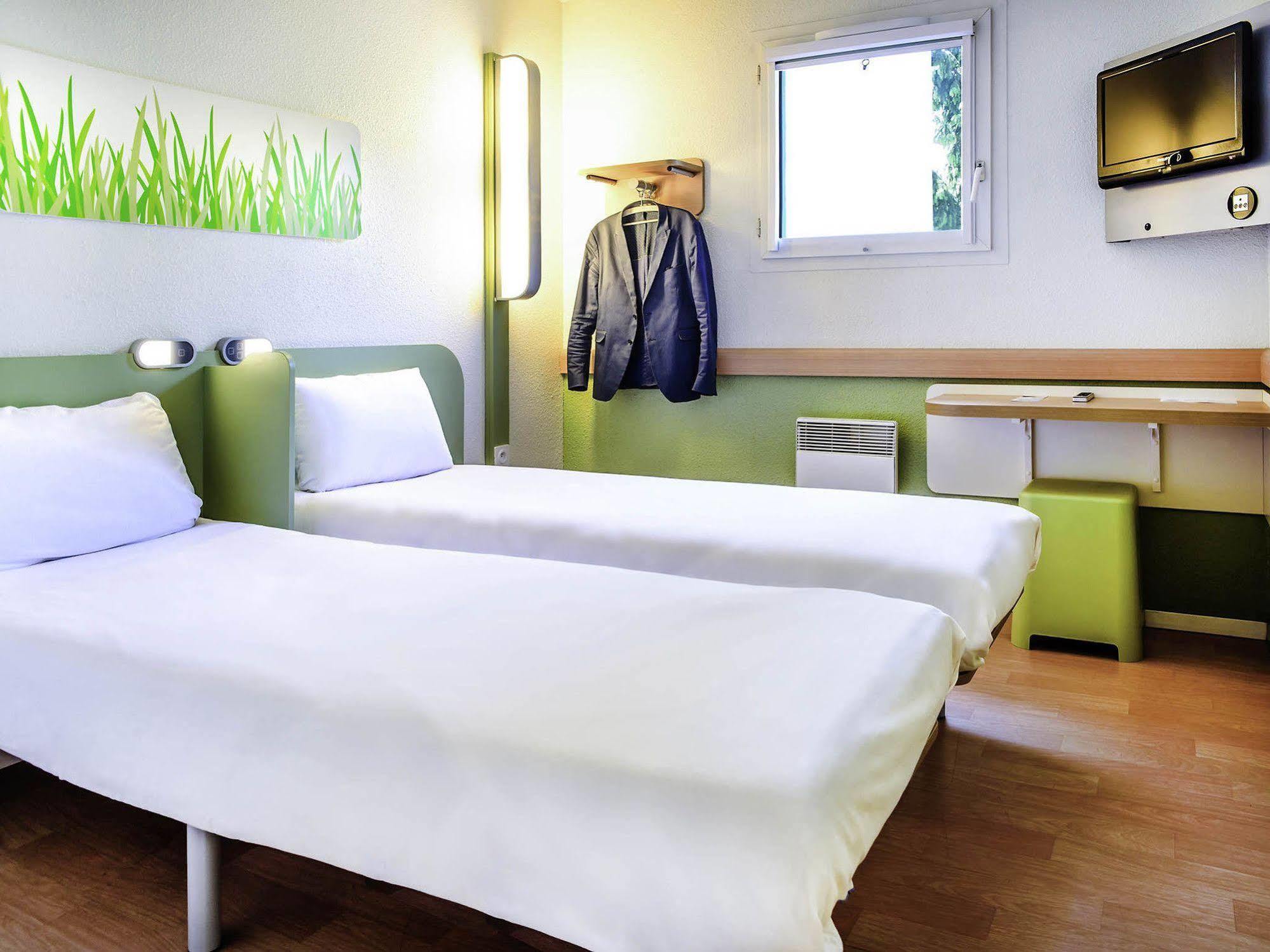 Ibis Budget Valenciennes Petite Forêt Exterior foto