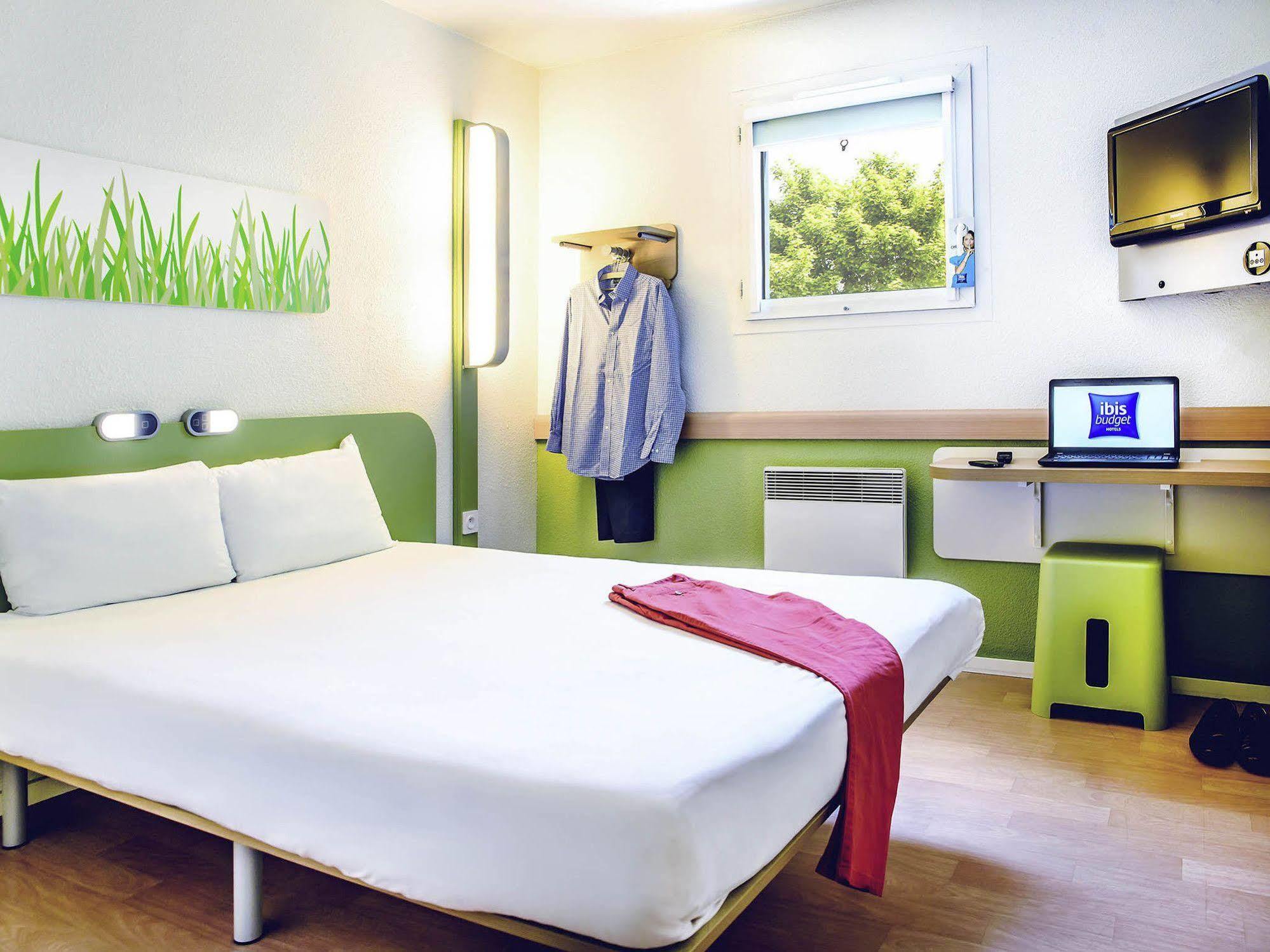 Ibis Budget Valenciennes Petite Forêt Exterior foto